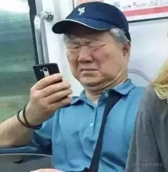 地铁老人手机.jpg